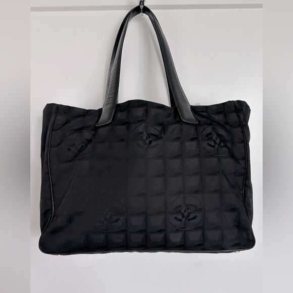Authentic CHANEL Travel Line MM Bag Tote Black Nylon – Near Mint Condition! - Picture 1 of 13